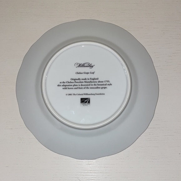 Colonial Williamsburg Historic Museum Collection Chelsea Grape Leaf Plate - Picture 2 of 4